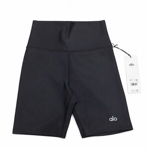 alo airlift energy shorts in black